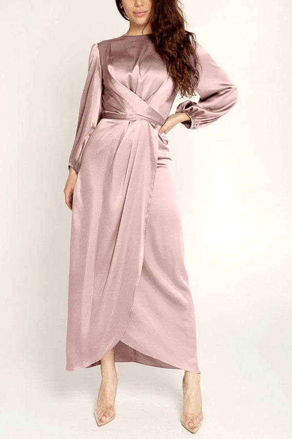 Longue Robe en Satin Taille Torsadée Manches Longues