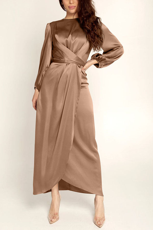 Longue Robe en Satin Taille Torsadée Manches Longues