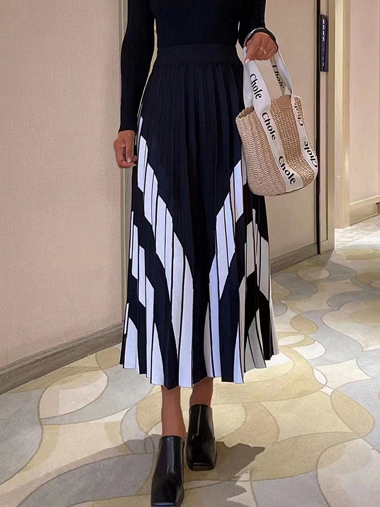 Women's Skirts Diagonal Stripes Knitted Long Skirt